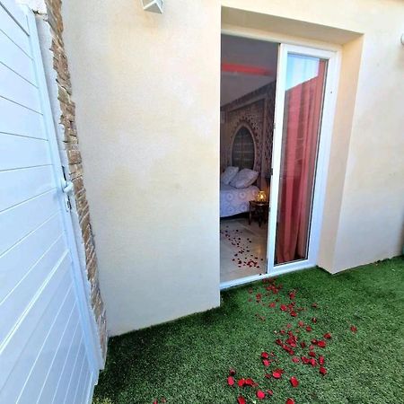 Suite Jaccuzzi En Camargue Port-Saint-Louis-du-Rhone Luaran gambar