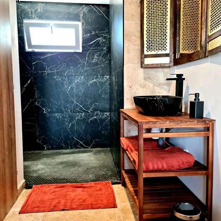 Suite Jaccuzzi En Camargue Port-Saint-Louis-du-Rhone Luaran gambar