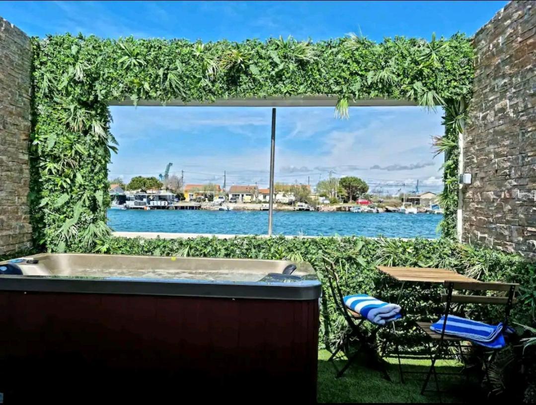 Suite Jaccuzzi En Camargue Port-Saint-Louis-du-Rhone Luaran gambar