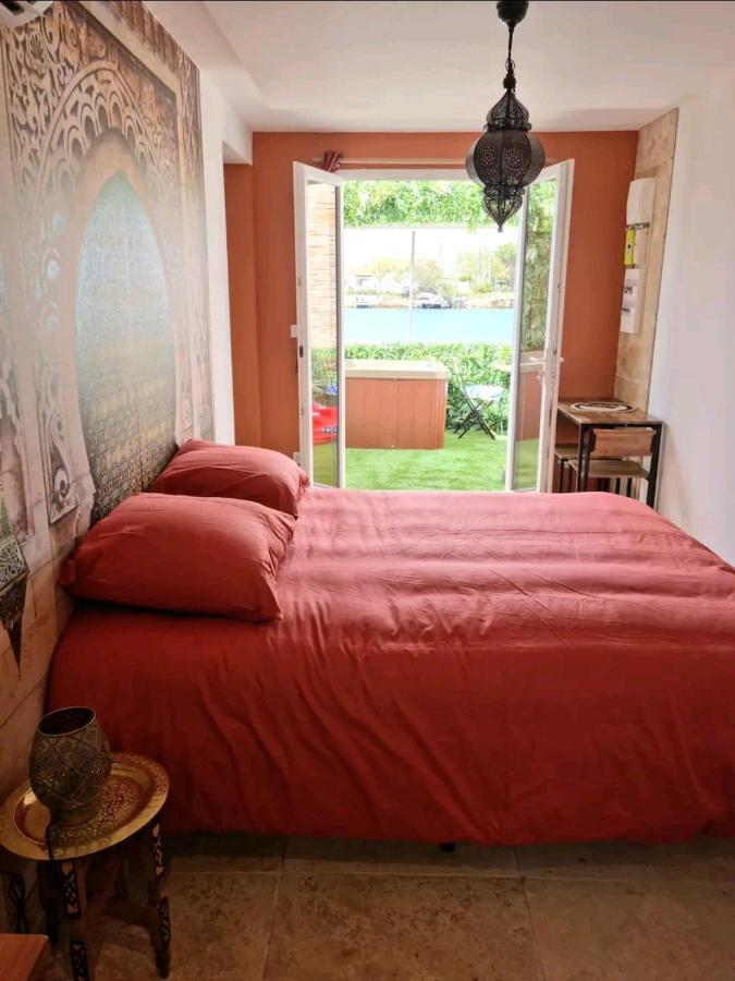 Suite Jaccuzzi En Camargue Port-Saint-Louis-du-Rhone Luaran gambar