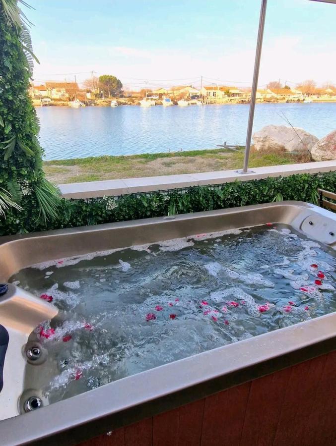 Suite Jaccuzzi En Camargue Port-Saint-Louis-du-Rhone Luaran gambar