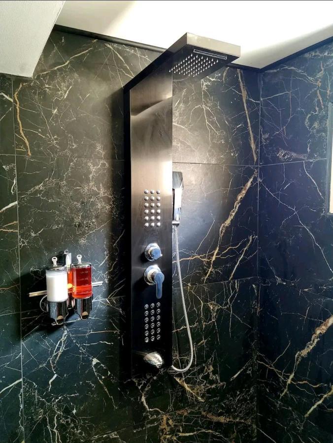 Suite Jaccuzzi En Camargue Port-Saint-Louis-du-Rhone Luaran gambar